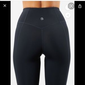 Outlaw Leggings Buffbunny Black - LIKE NEW